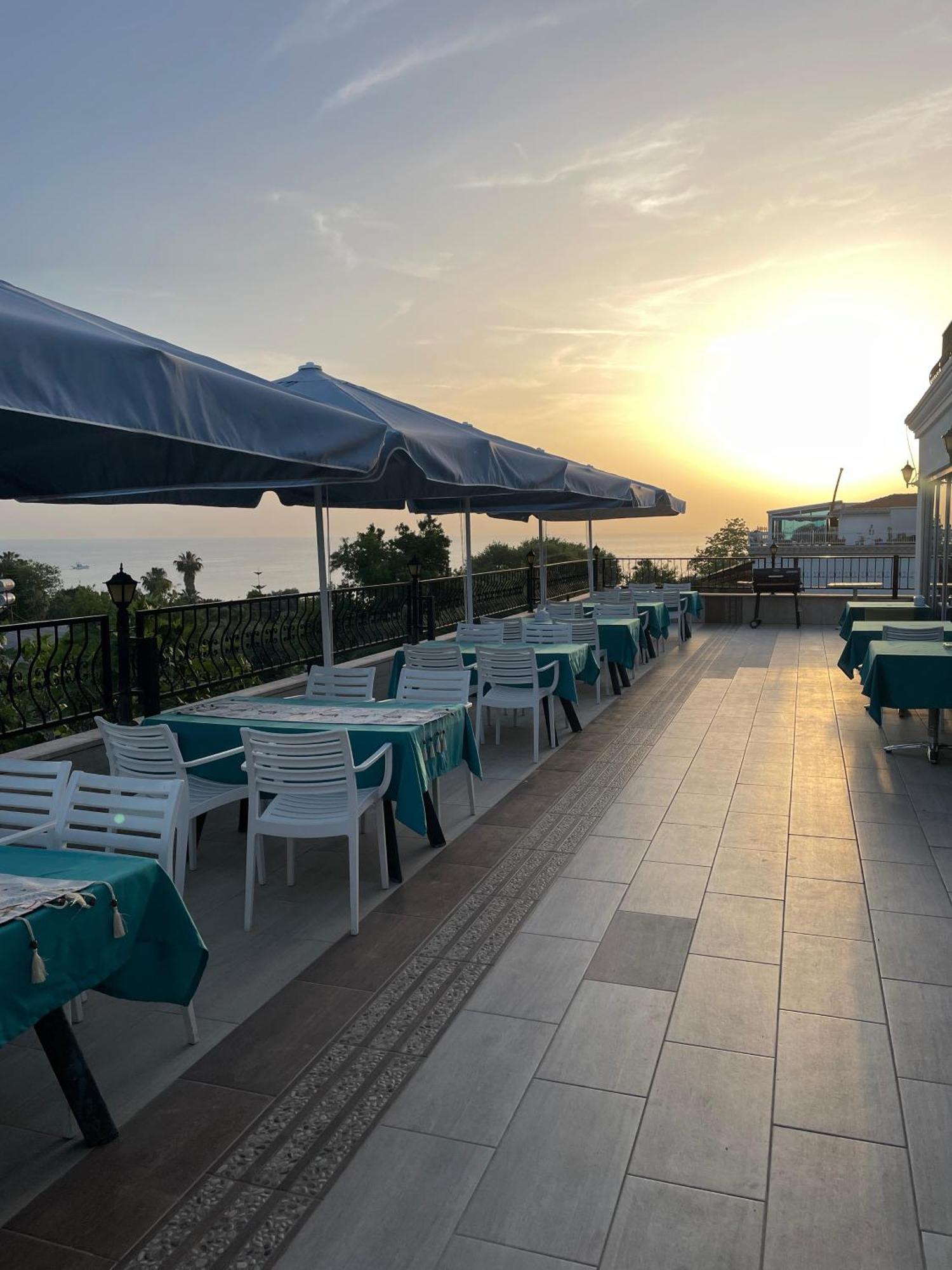 Hotel Beachway &