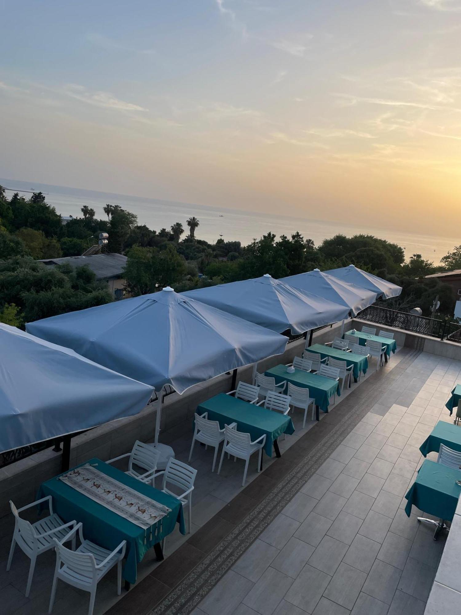 Beachway & Hotel